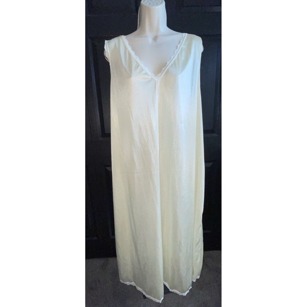 Vintage Comfort Choice 2X Cream Nylon Long Nightgown Lace Trim V-Neck USA